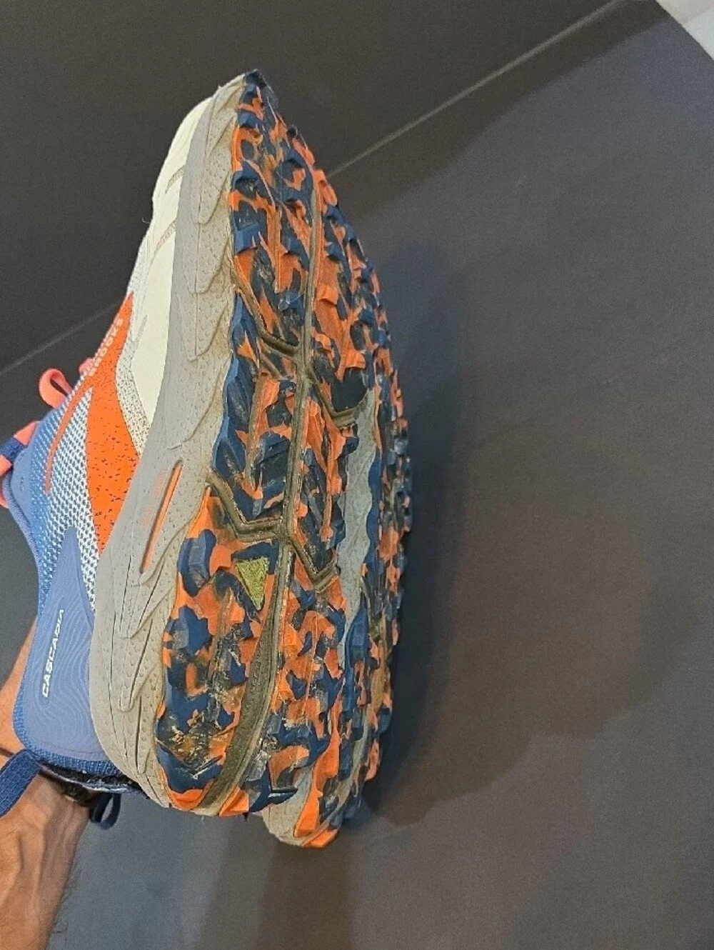 Brooks Cascadia 17 Men's Trail Sneakers in Blue, Orange & Cream Size 12
